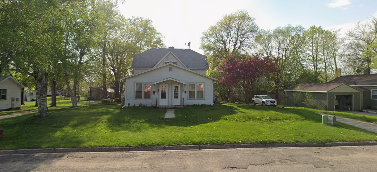 412 Maple Street -1/2